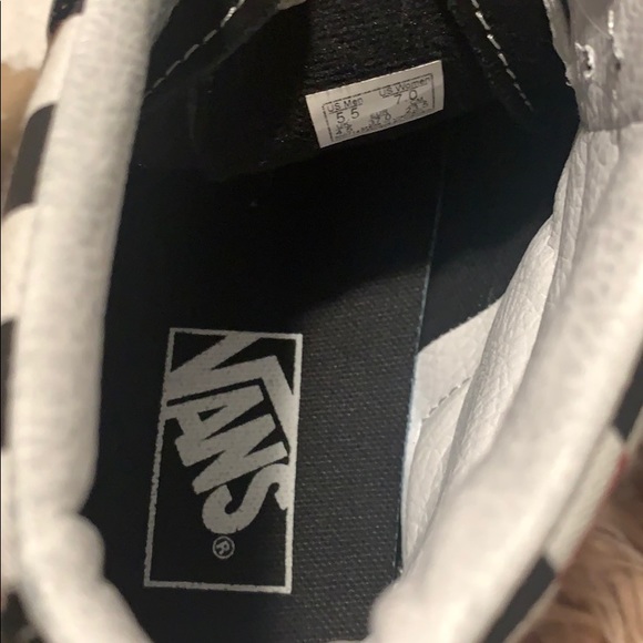 Vans - Picture 6 of 8